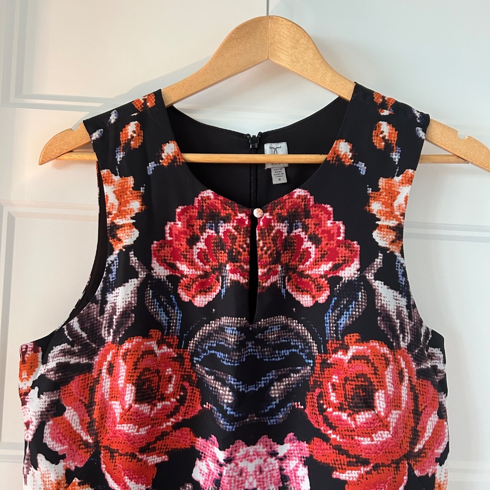 Elegant Tristan Floral Dress – Size 8 – New